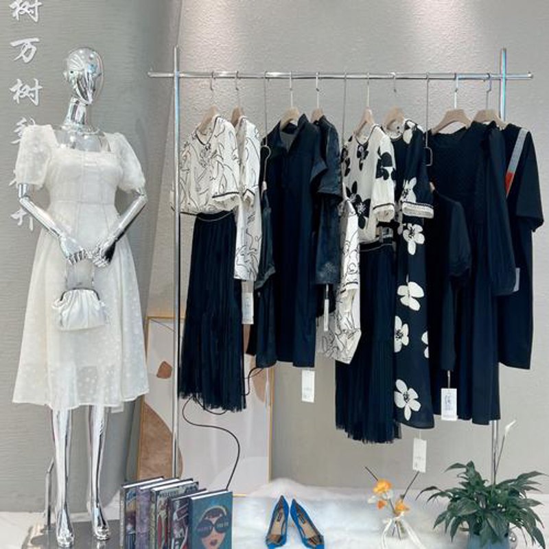 外套批发行业动态：从传统到现代